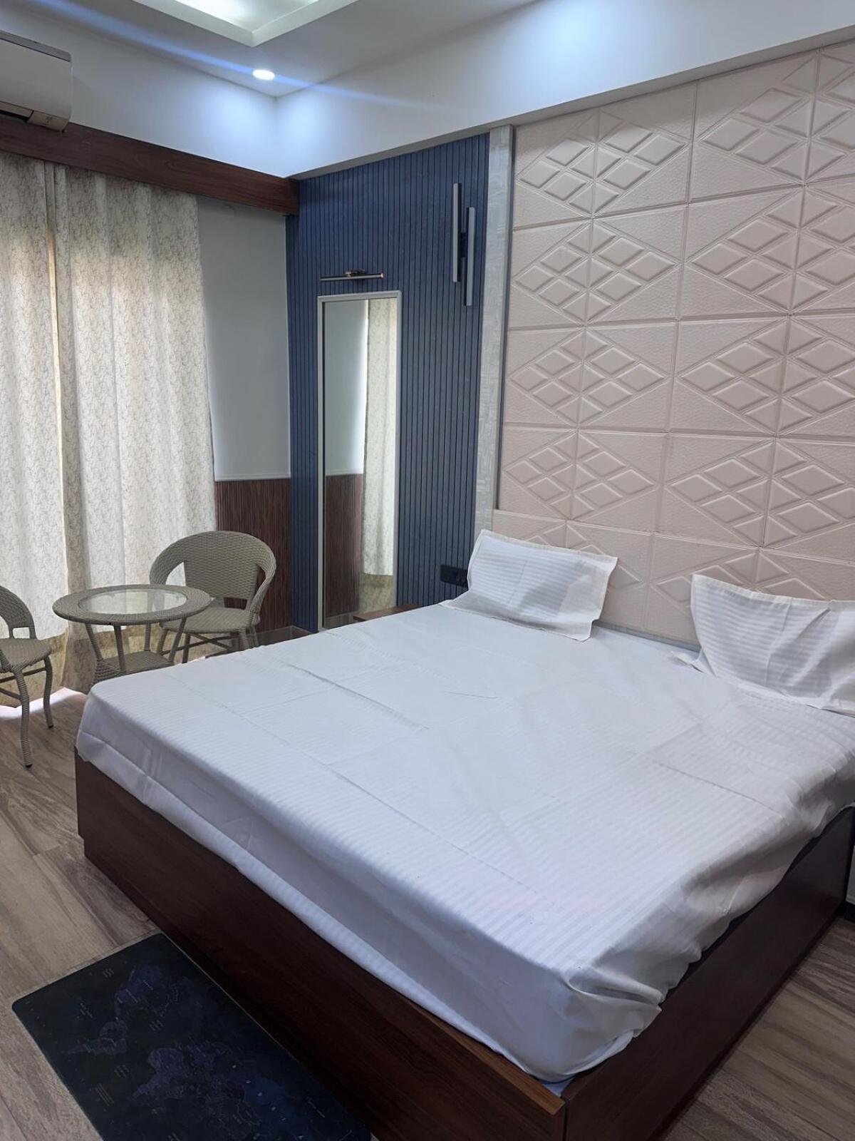 Hotel Velvet Greater Noida Esterno foto