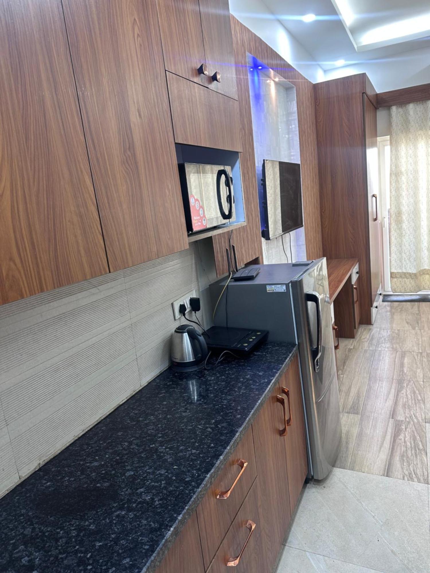 Hotel Velvet Greater Noida Esterno foto