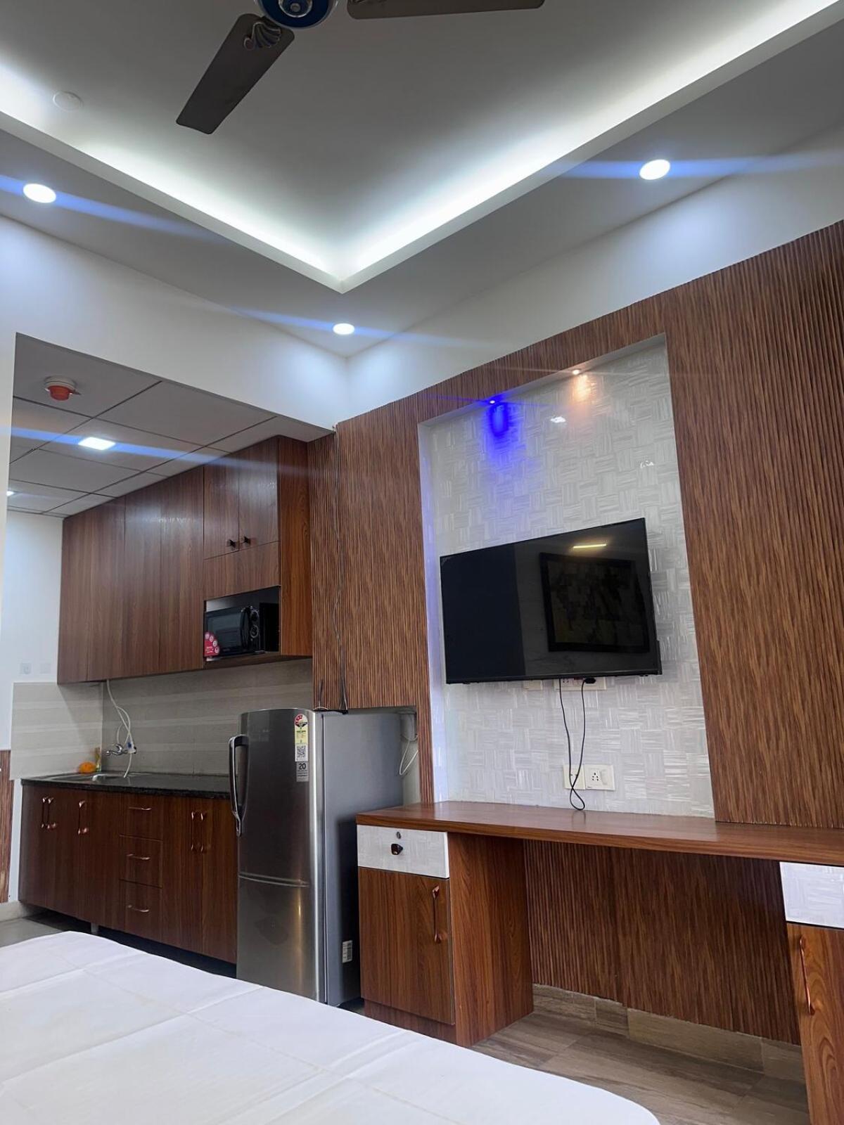 Hotel Velvet Greater Noida Esterno foto