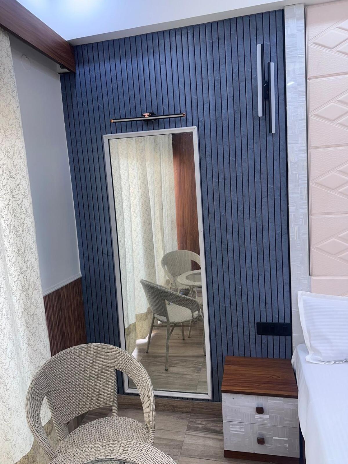Hotel Velvet Greater Noida Esterno foto