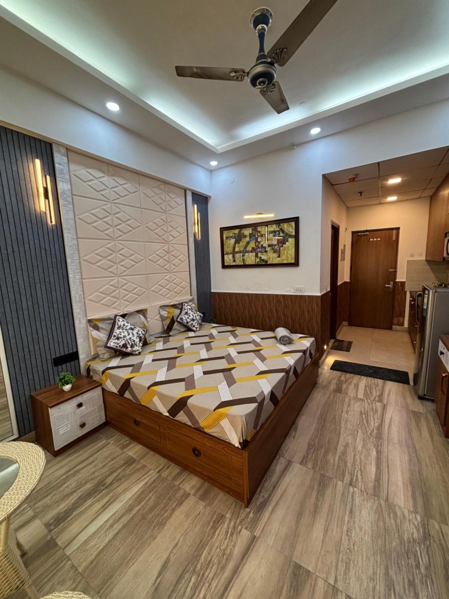 Hotel Velvet Greater Noida Esterno foto